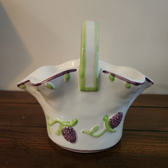 Vintage Sigma The Tastesetter by Andrea West Ceramic Basket with Embossed Grapes - Picture 6 of 11